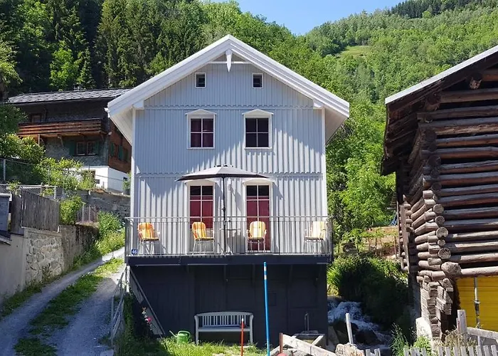 Casa Cuschina - mit Sauna in der schönen Surselva
